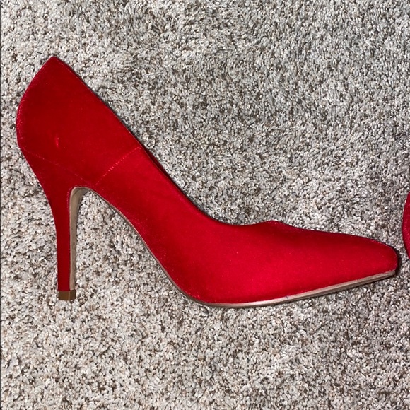 Red Velvet Heel - Picture 2 of 3